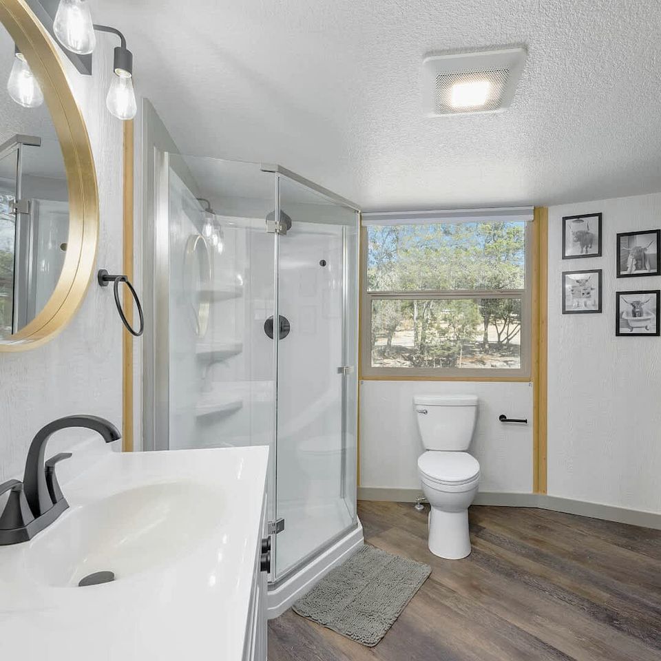 Rustic Western Cabin with Loft & Hot Tub Located Near Canyon Lake, Texas