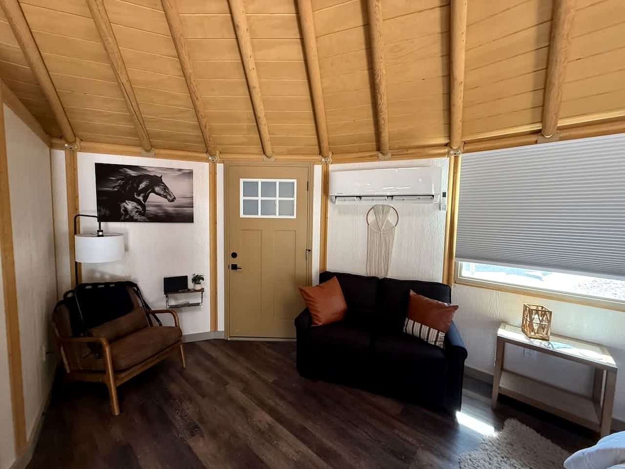 Luxury Yurt-Cabin with Private Hot Tub Near Canyon Lake, Texas