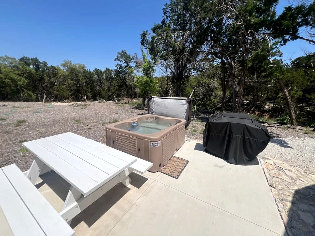 Luxury Yurt-Cabin with Private Hot Tub Near Canyon Lake, Texas