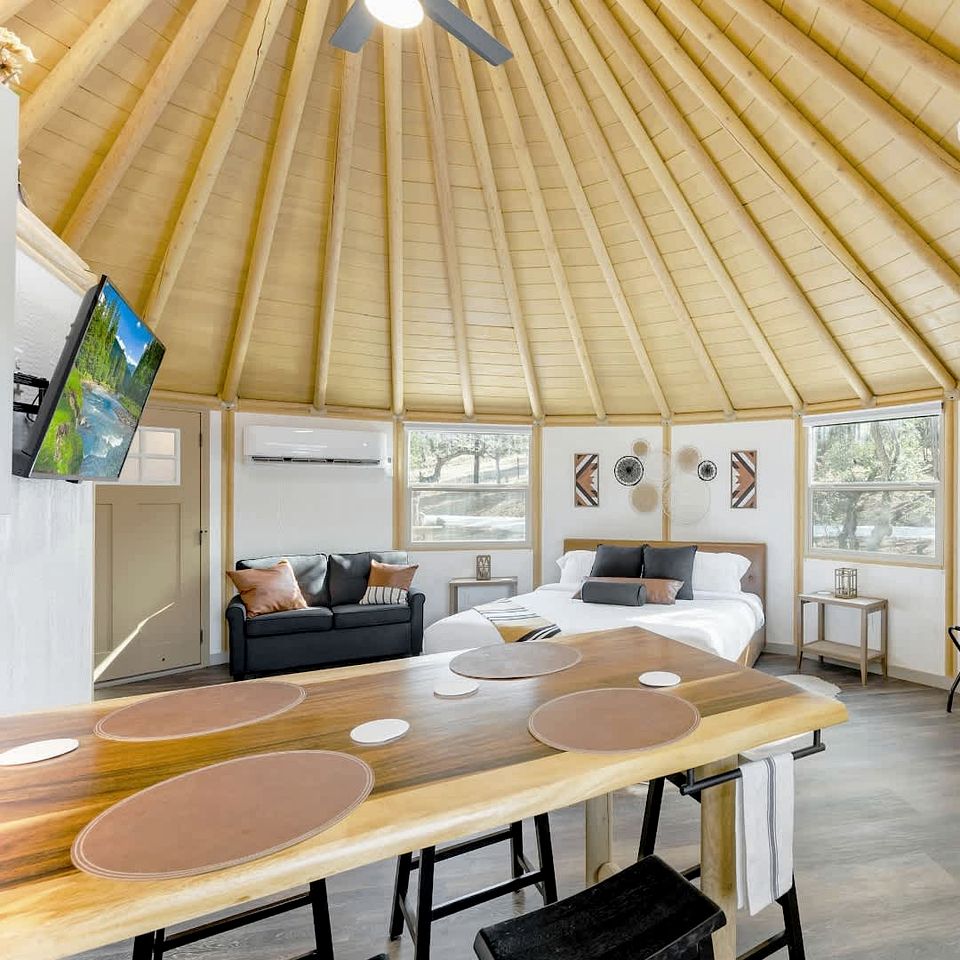 Luxury Yurt-Cabin with Private Hot Tub Near Canyon Lake, Texas