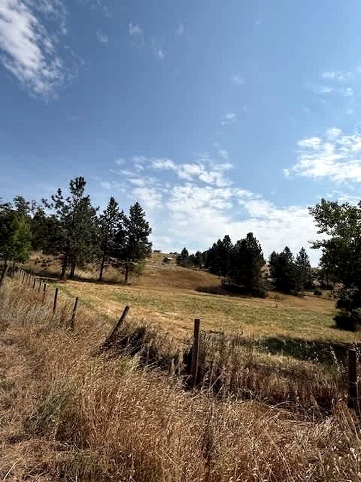 Tranquil Creekside Retreat Home with Scenic Porch Views near Stevens Creek Trails, Spokane, Washington