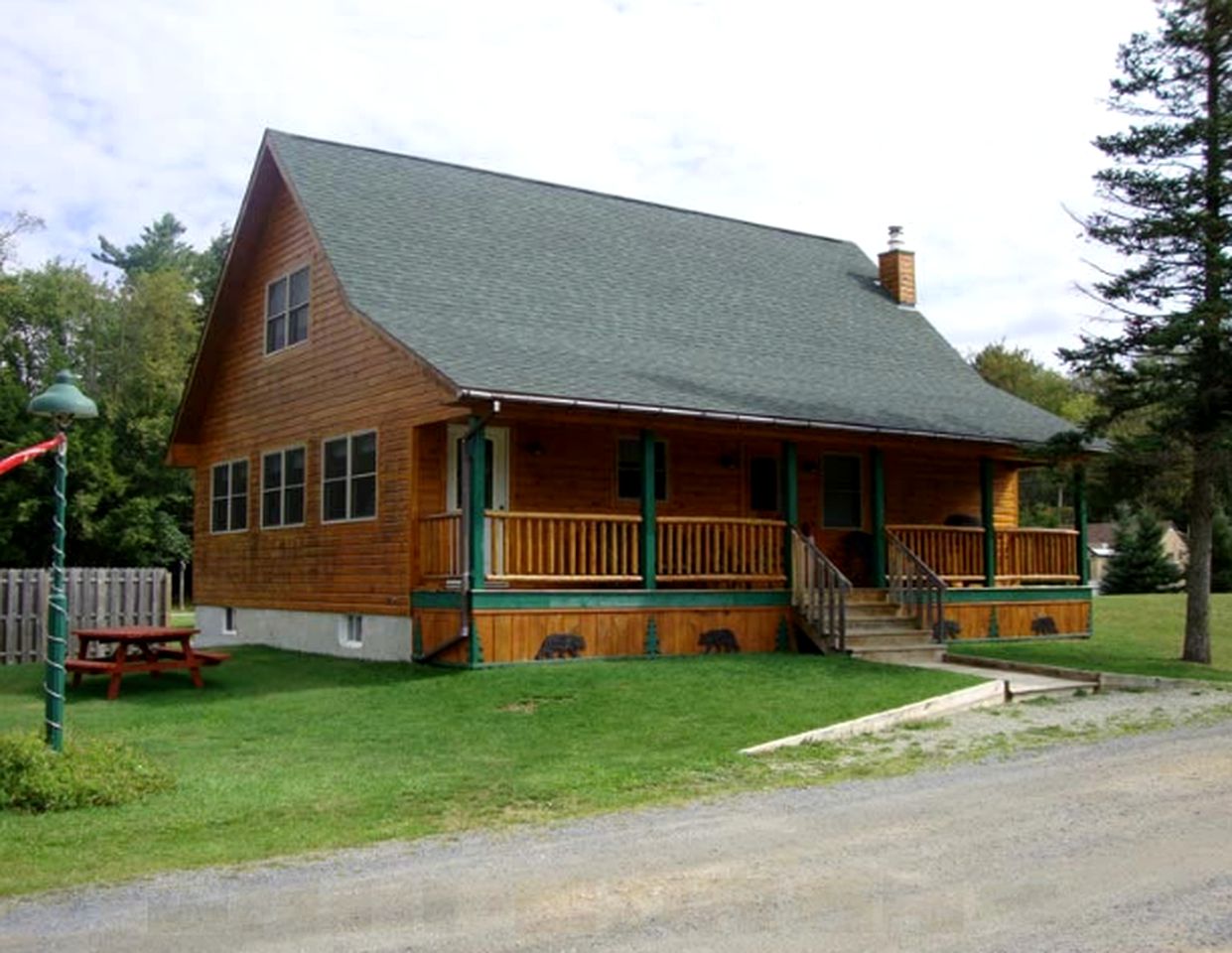 Lakeside Cottage Utica, New York Glamping Hub