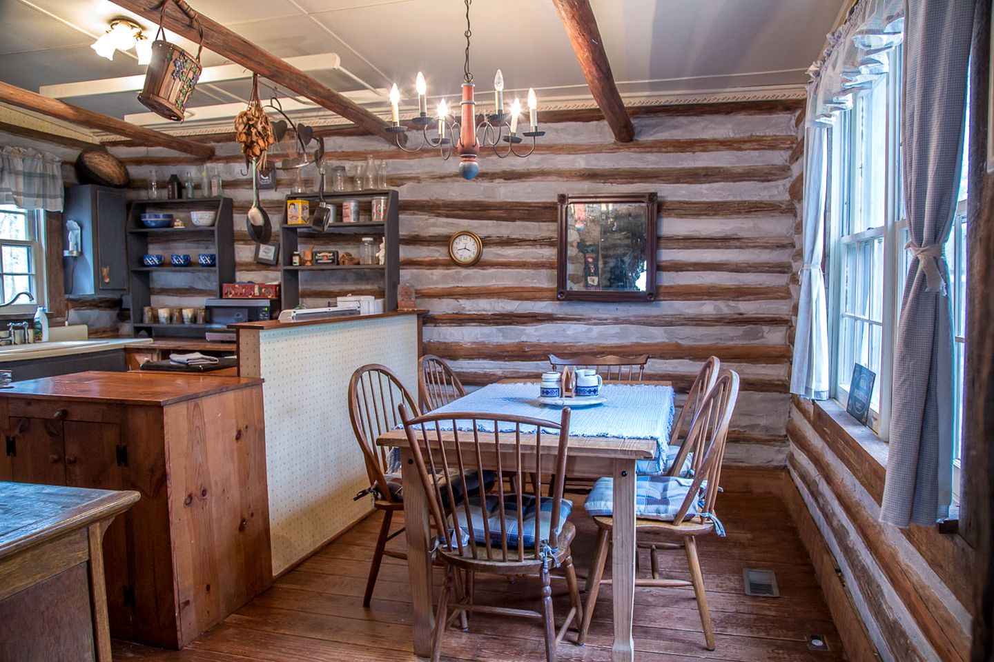 Lovely Pet-Friendly Log Cabin Getaway with Fishing Ponds in Thomaston, Georgia
