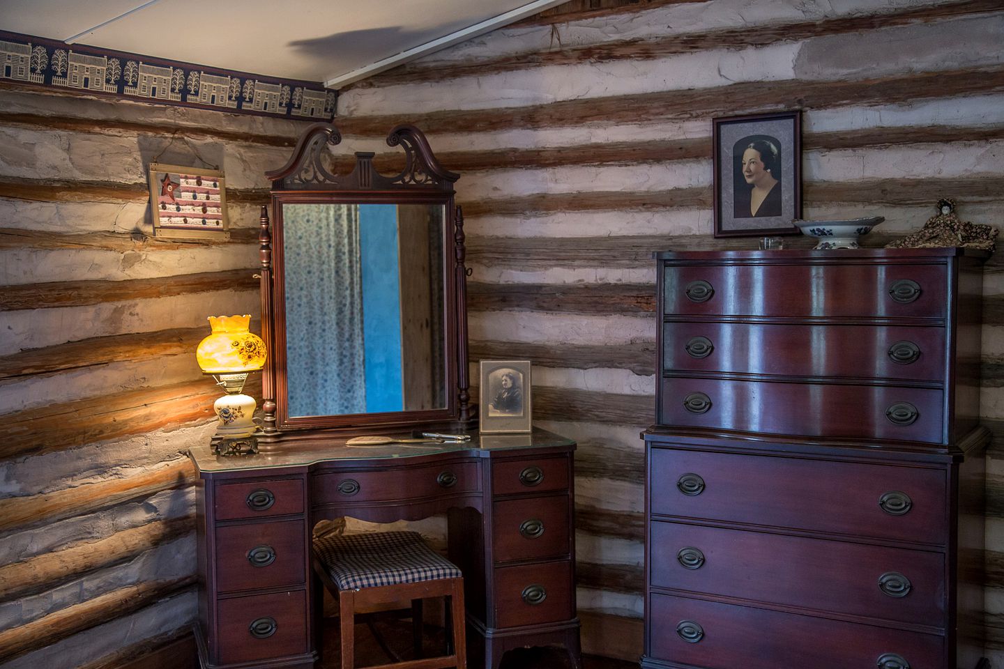 Lovely Pet-Friendly Log Cabin Getaway with Fishing Ponds in Thomaston, Georgia