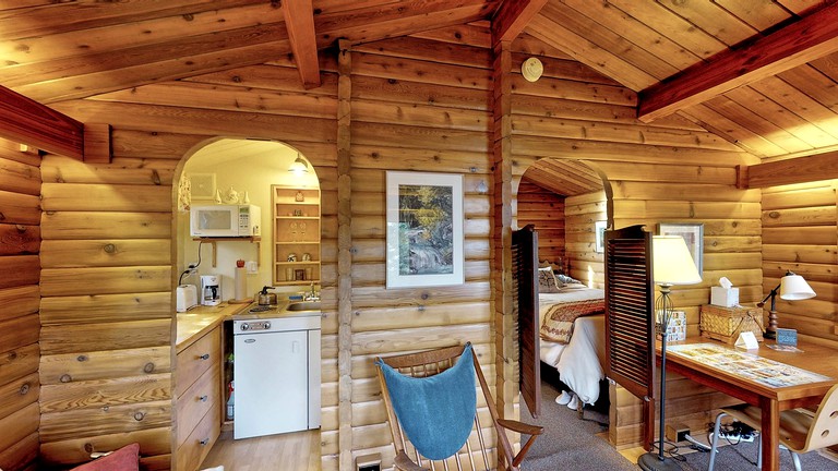 Cabins (Halibut Cove, Alaska, United States)