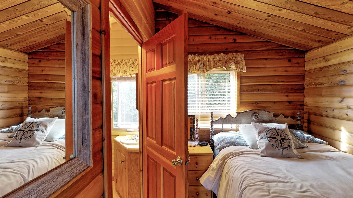 Charming Cabin Rental near the Beach in Halibut Cove, Alaska