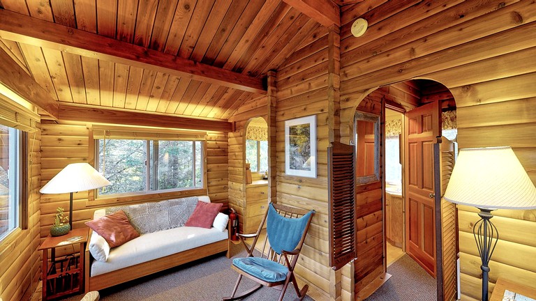 Cabins (Halibut Cove, Alaska, United States)