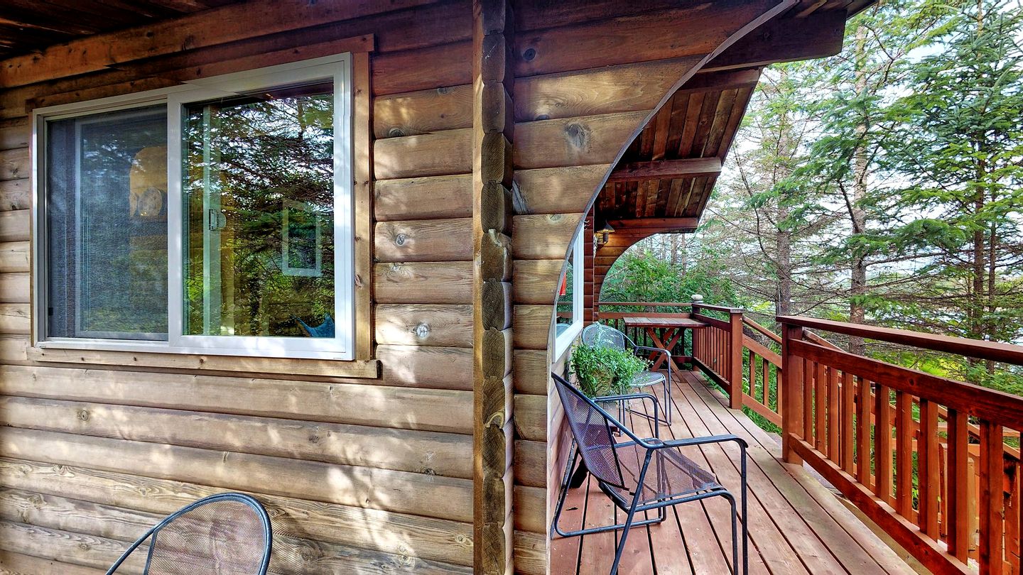 Charming Cabin Rental near the Beach in Halibut Cove, Alaska