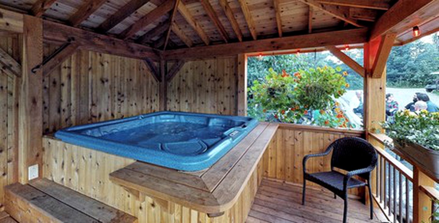 Charming Cabin Rental near the Beach in Halibut Cove, Alaska