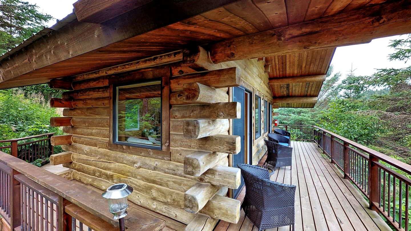 Luxury Log Cabin Rental with Hot Tub in Halibut Cove, Alaska