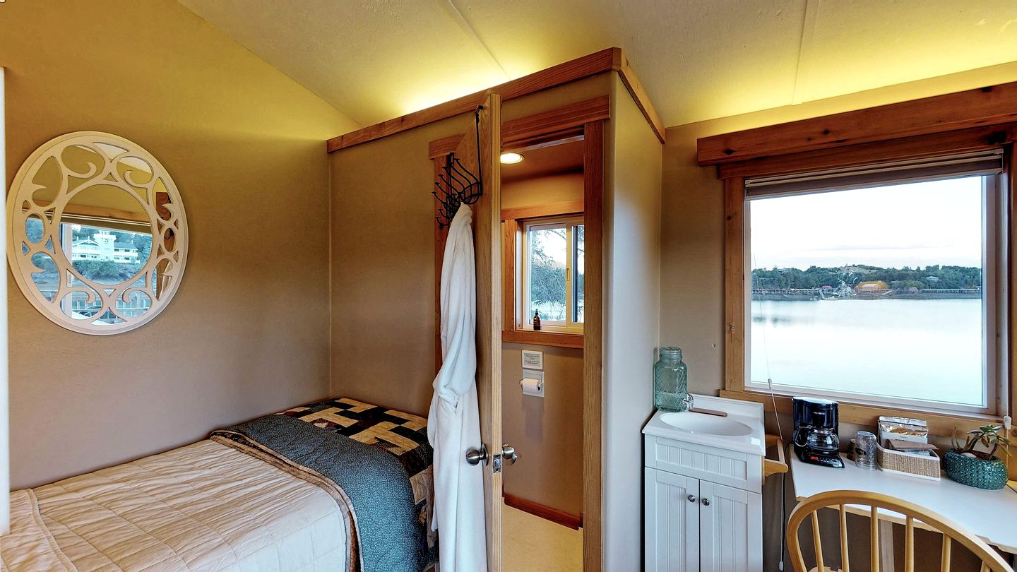 Waterfront Cabin Rental for One in Kenai Peninsula Borough, Alaska