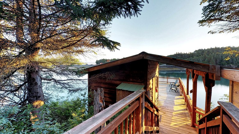 Cabins (Halibut Cove, Alaska, United States)