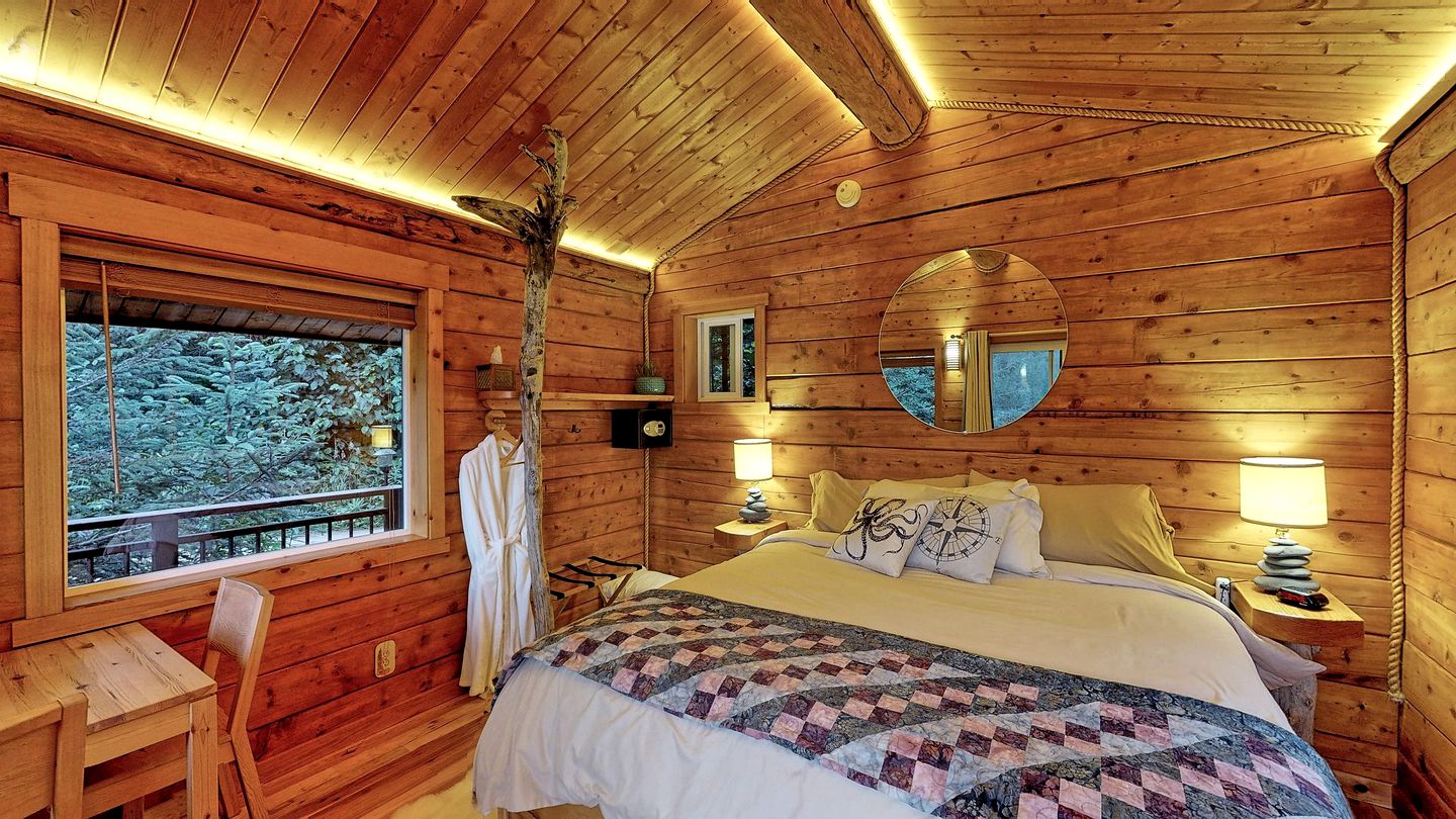 Cabins (Halibut Cove, Alaska, United States)