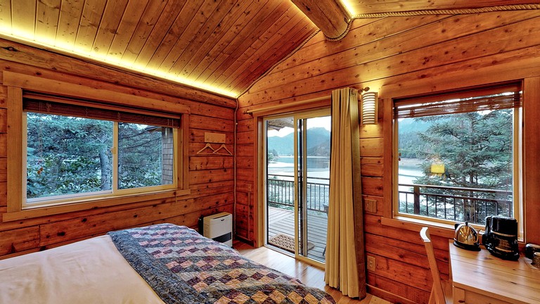Cabins (Halibut Cove, Alaska, United States)