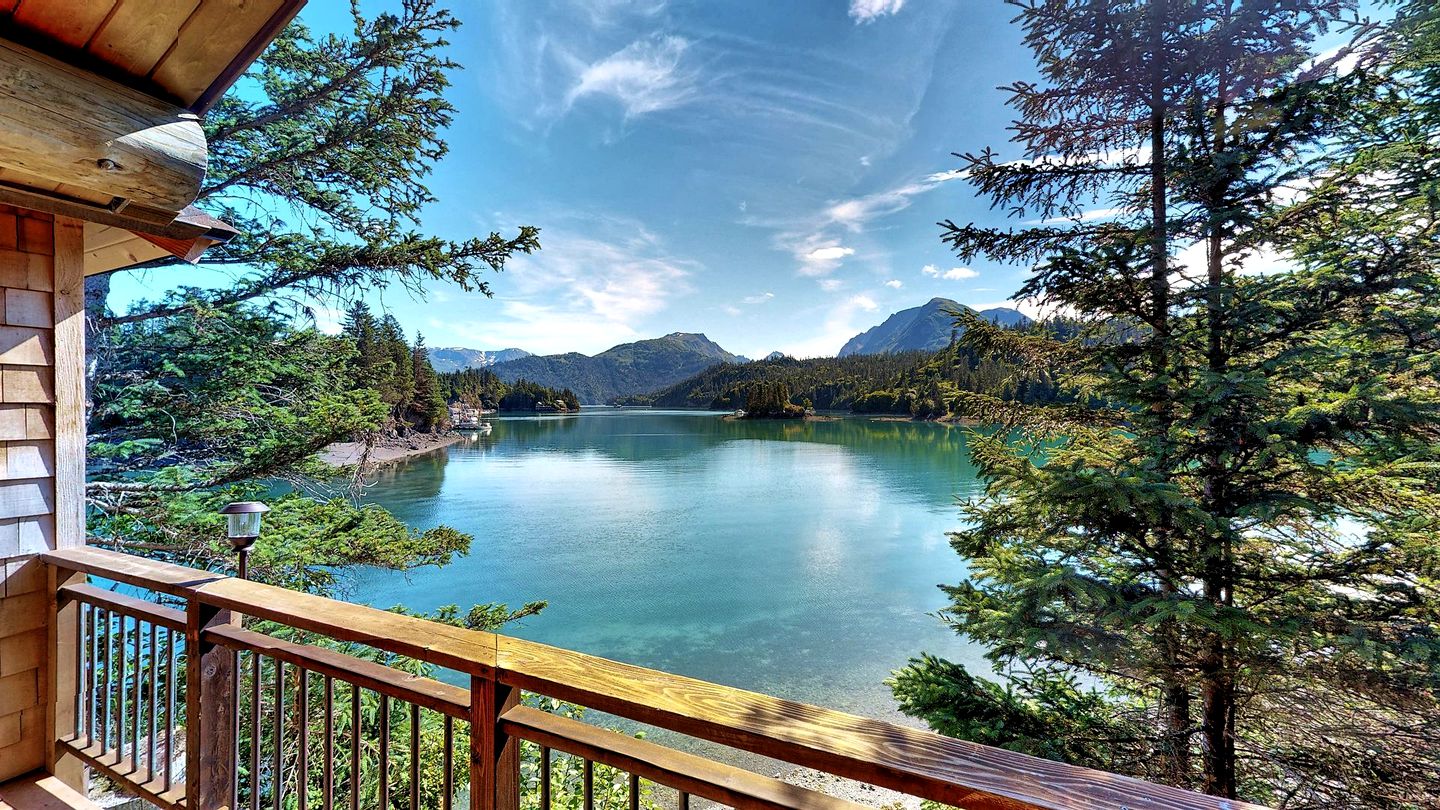 Cozy Cabin Rental with Mountain and Ocean Views in Kenai Peninsula Borough, Alaska