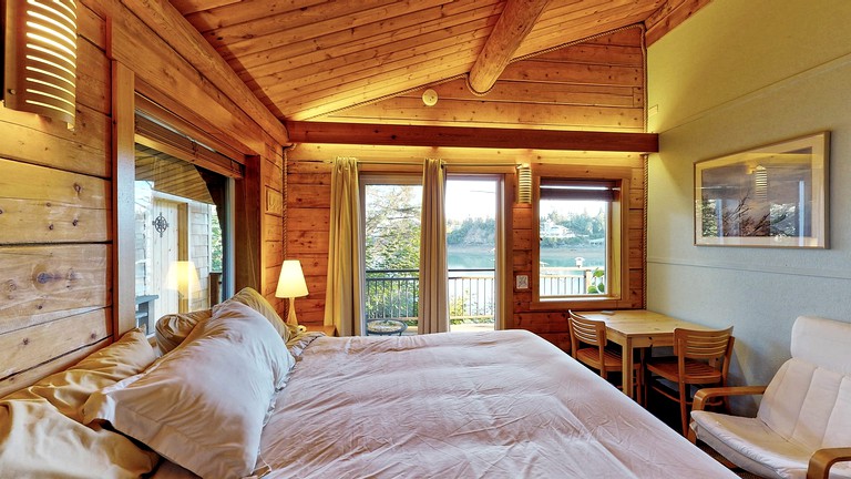 Cabins (Halibut Cove, Alaska, United States)