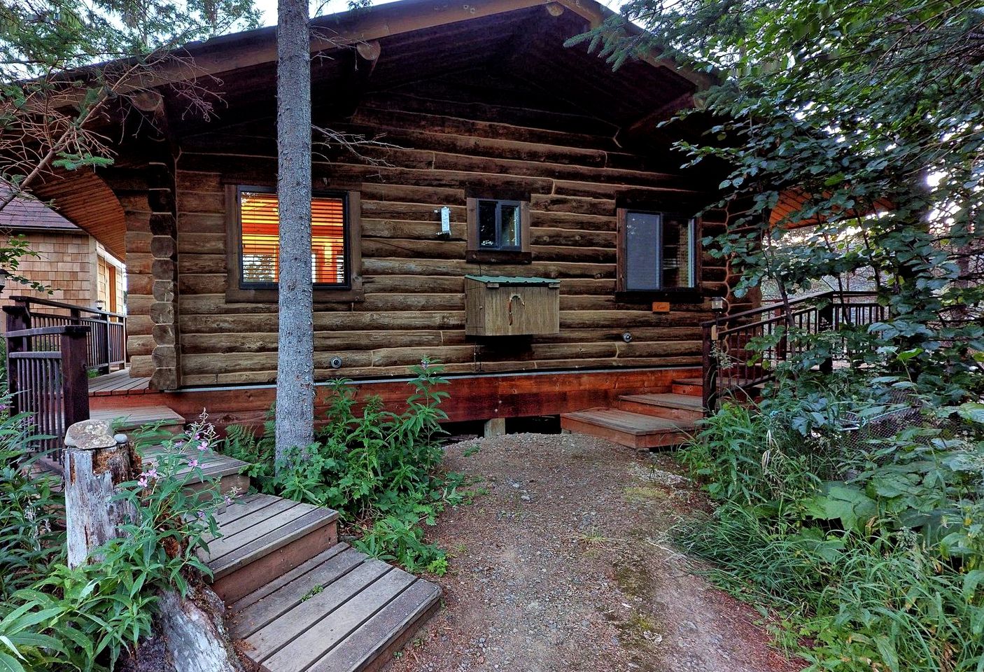 Cabins (Halibut Cove, Alaska, United States)
