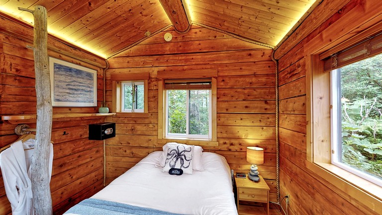 Cabins (Halibut Cove, Alaska, United States)