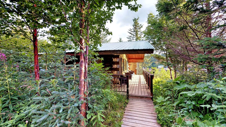 Cabins (Halibut Cove, Alaska, United States)