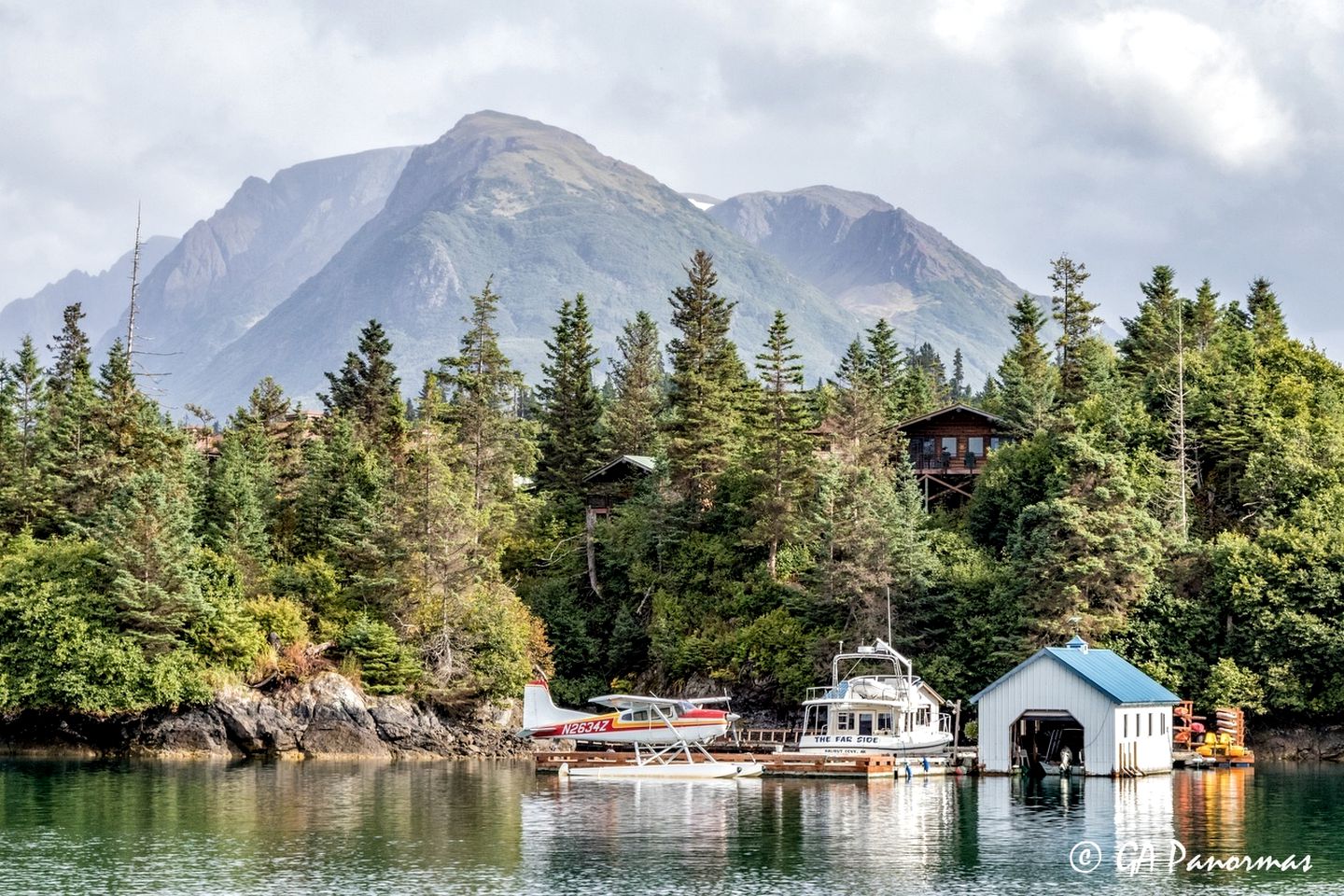 Waterfront Cabin Rental with a Hot Tub and Sauna in Halibut Cove, Alaska