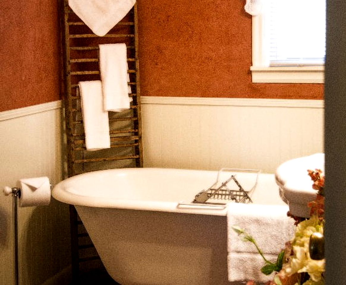 Cottage Rental with a Clawfoot Tub on a Working Farm in West Tennessee