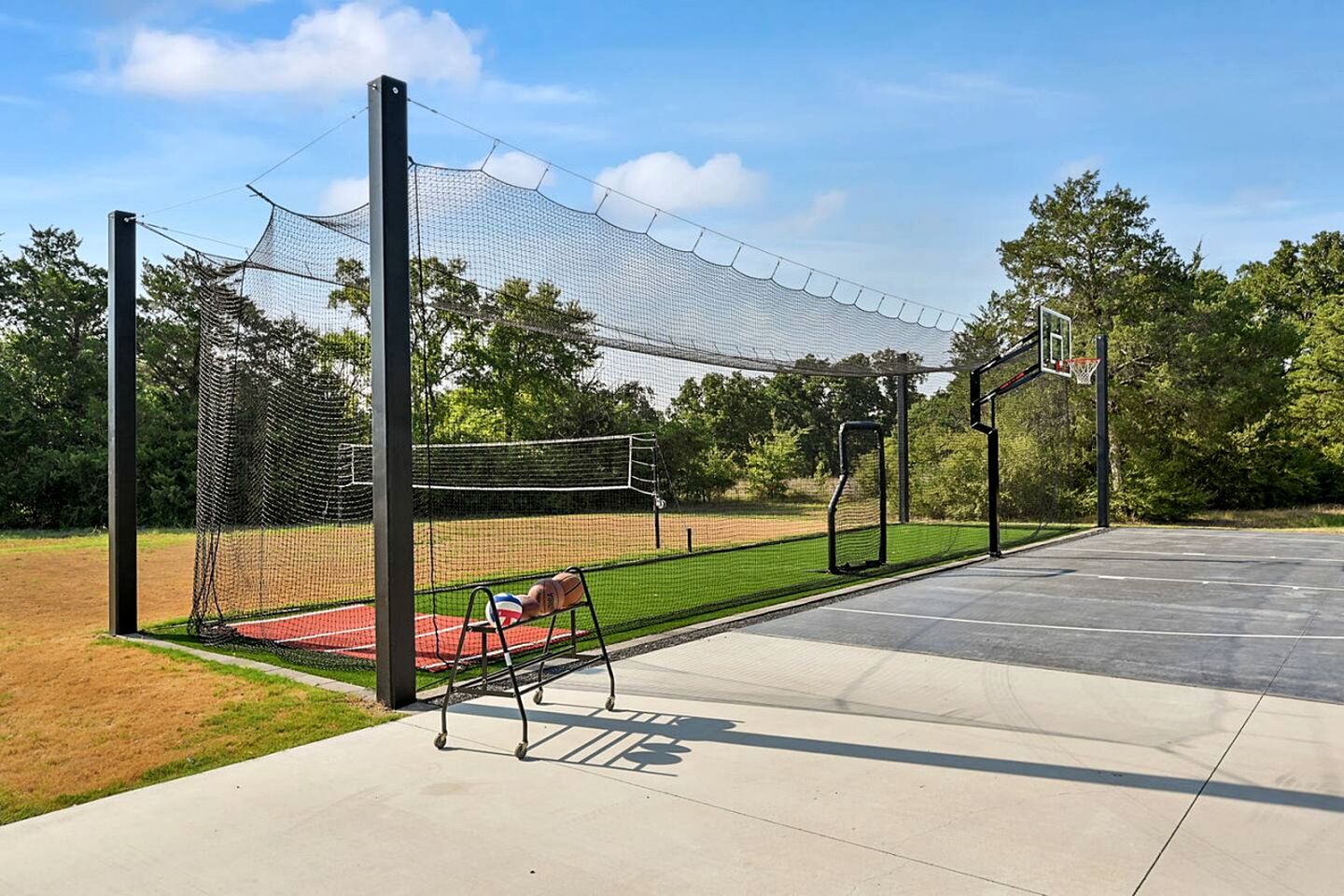 Luxurious Cottage with Lovely Outdoor Living Area in Texas