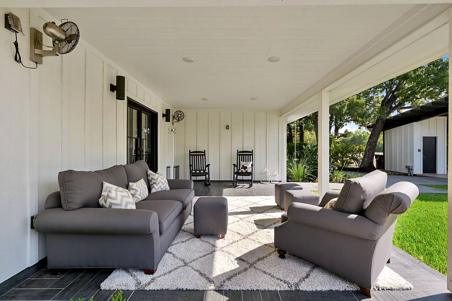 Luxurious Cottage with Lovely Outdoor Living Area in Texas