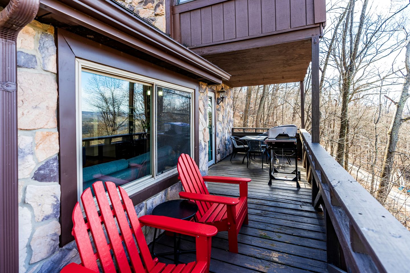 Stone Cabin with Amazing Views, Hot Tub, Fire Pit and Game Room Perfect for Your Gerrardstown, WV Getaway
