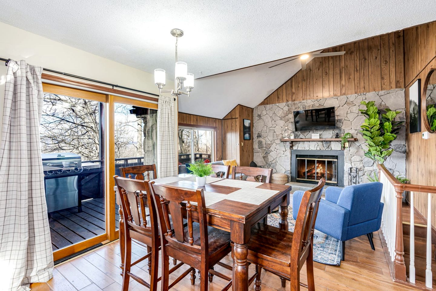 Stone Cabin with Amazing Views, Hot Tub, Fire Pit and Game Room Perfect for Your Gerrardstown, WV Getaway