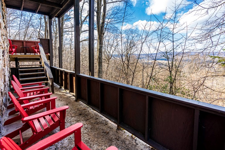 Quirky Hand Cut Stone Cabin with Private Hot-Tub Ideal for Group Getaways Nestled in the West Virginian Mountains, Gerrardstown