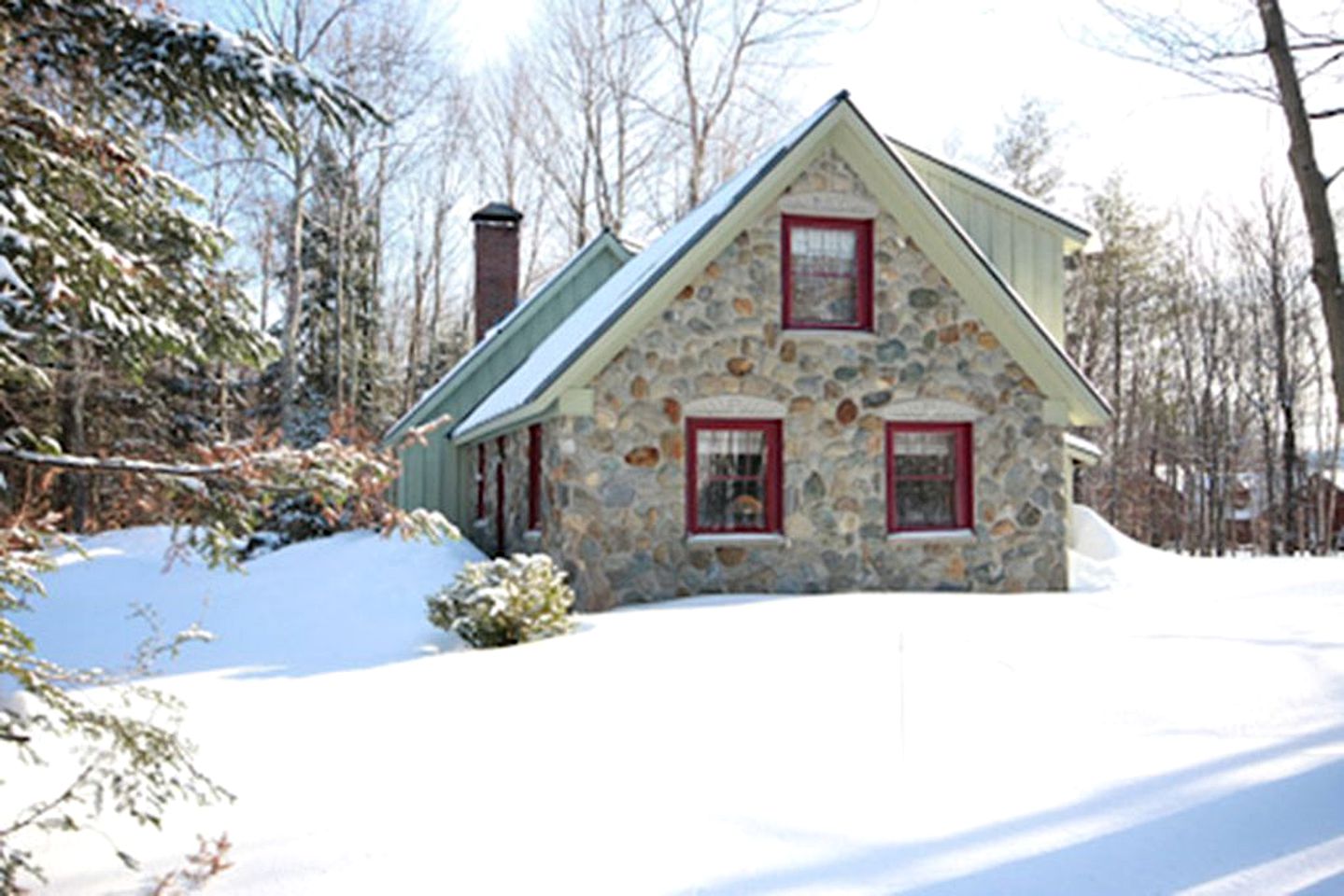 Charming Secluded Cottage with Fairy Tale Woodlands in Vermont's Green Mountains