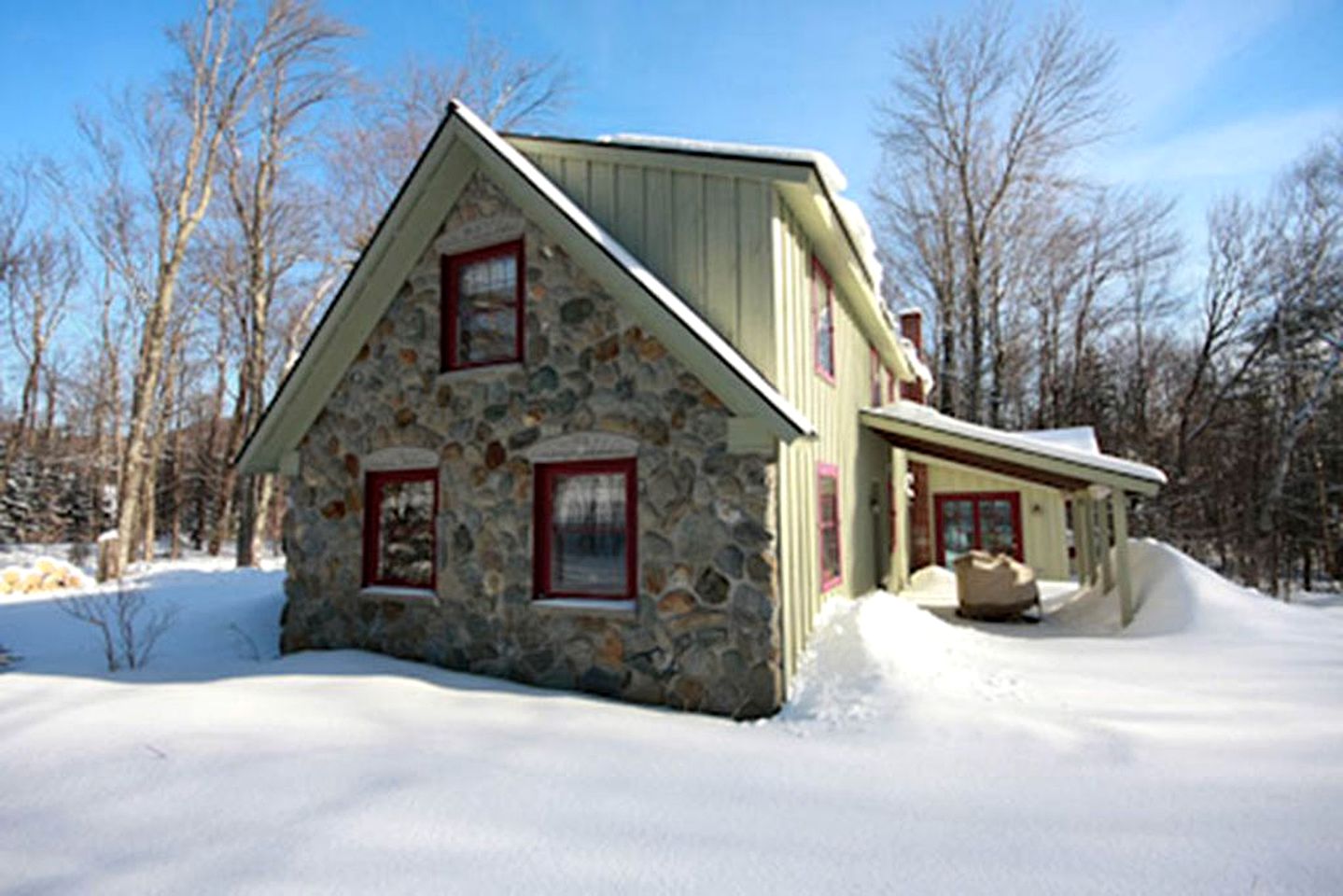 Charming Secluded Cottage with Fairy Tale Woodlands in Vermont's Green Mountains