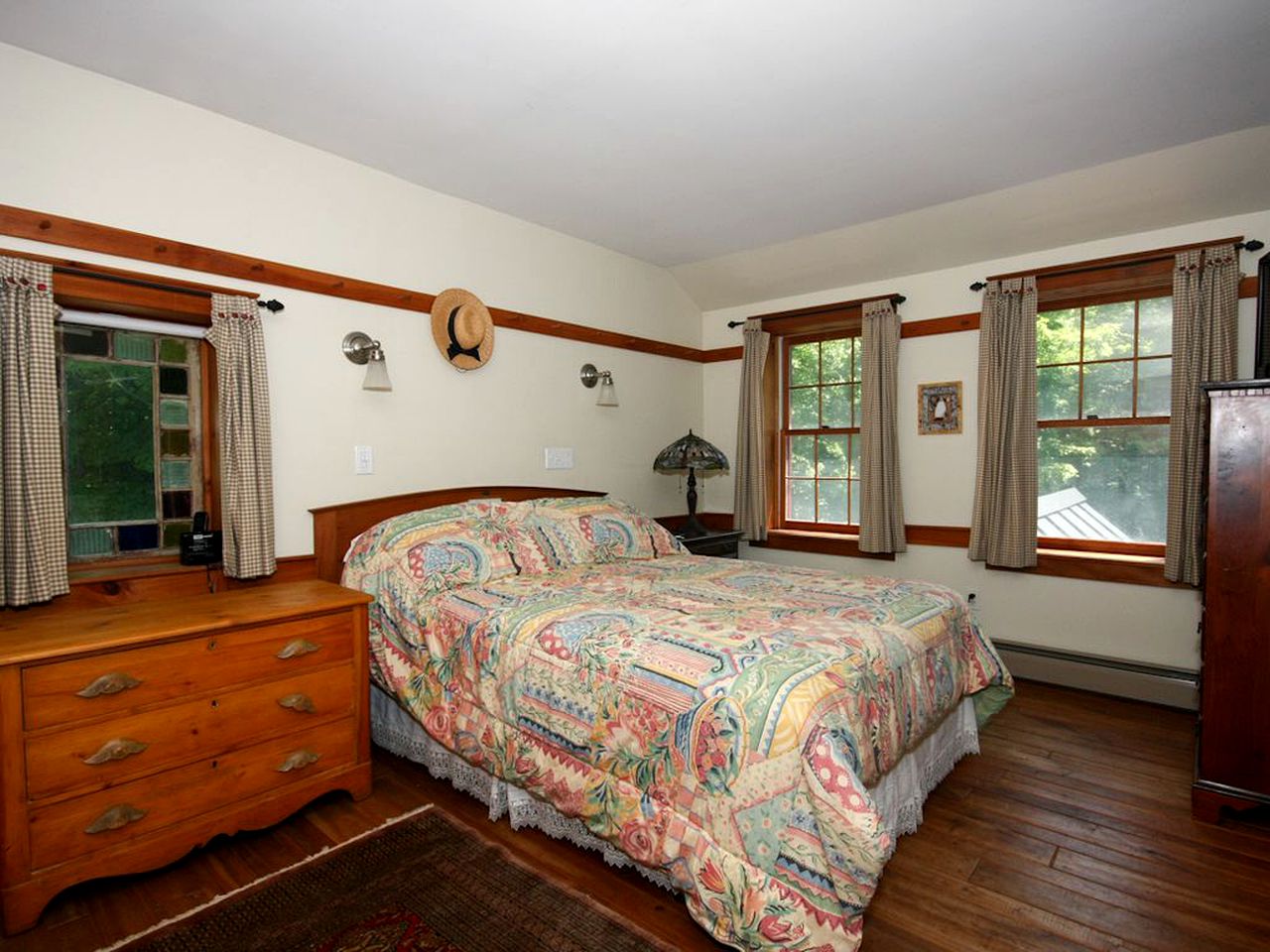 Charming Secluded Cottage with Fairy Tale Woodlands in Vermont's Green Mountains