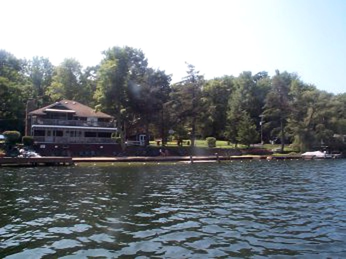Log Cabins (Harveys Lake, Pennsylvania, United States)