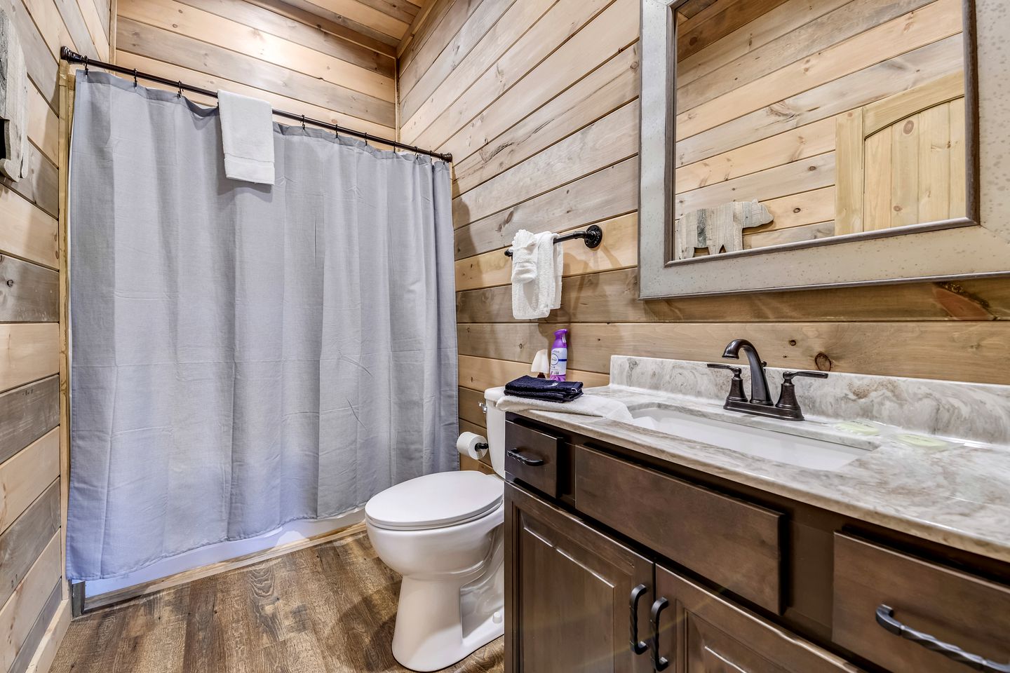 Opulent Oasis: Sevierville's Premier Luxury Cabin for Big Groups with Hot Tub