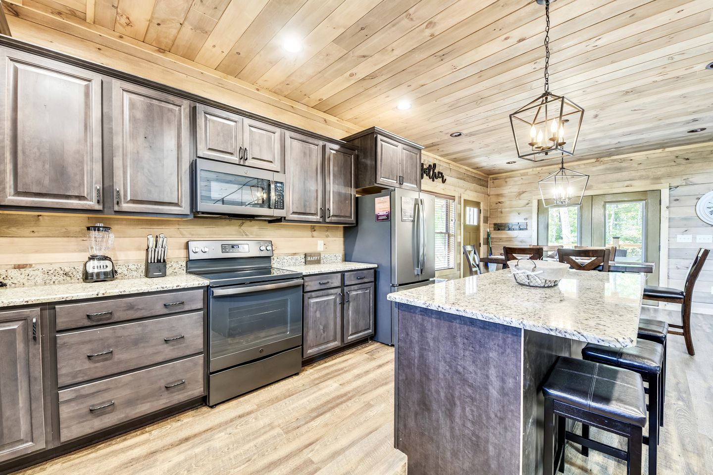Opulent Oasis: Sevierville's Premier Luxury Cabin for Big Groups with Hot Tub
