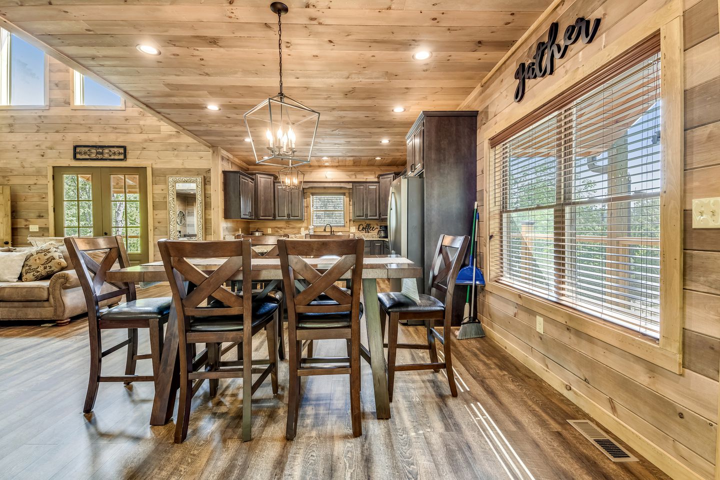 Opulent Oasis: Sevierville's Premier Luxury Cabin for Big Groups with Hot Tub