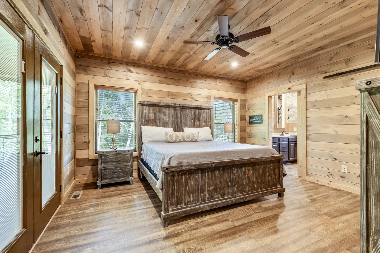 Opulent Oasis: Sevierville's Premier Luxury Cabin for Big Groups with Hot Tub