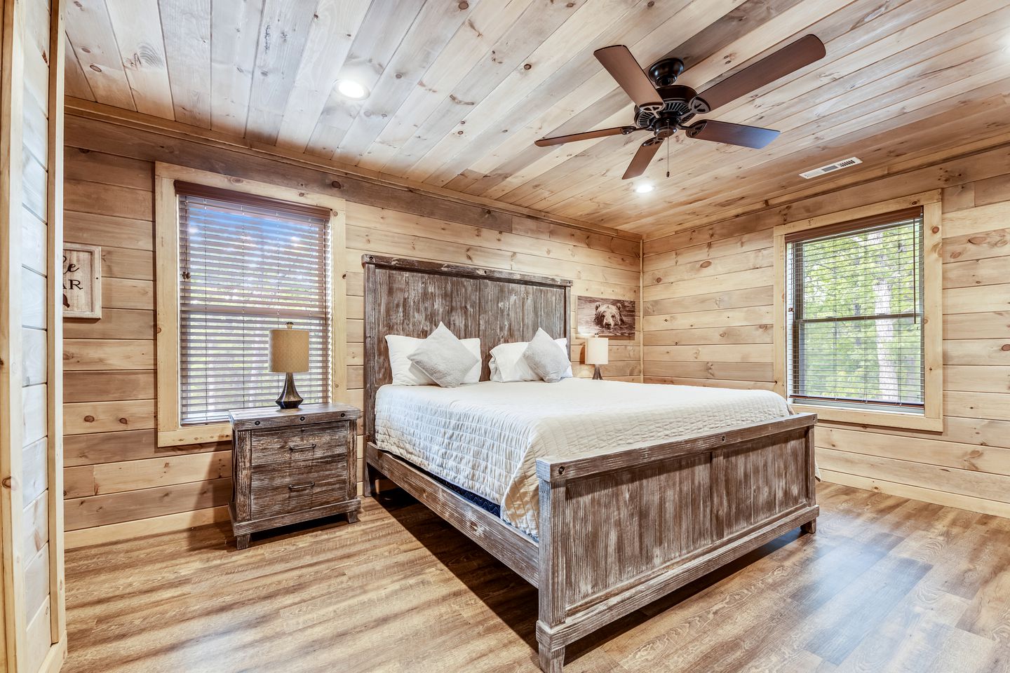 Opulent Oasis: Sevierville's Premier Luxury Cabin for Big Groups with Hot Tub