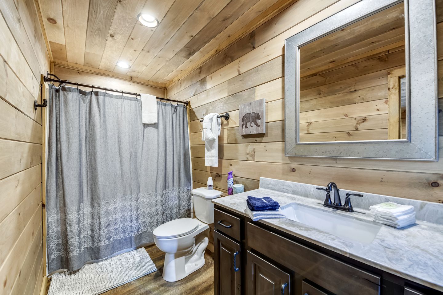 Opulent Oasis: Sevierville's Premier Luxury Cabin for Big Groups with Hot Tub