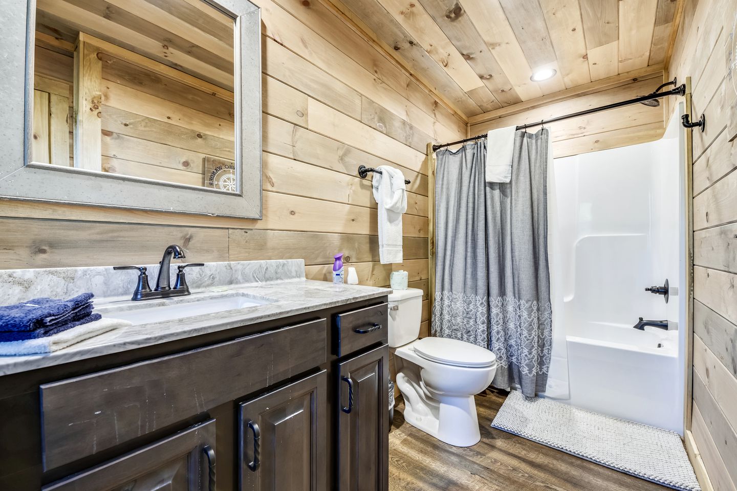 Opulent Oasis: Sevierville's Premier Luxury Cabin for Big Groups with Hot Tub