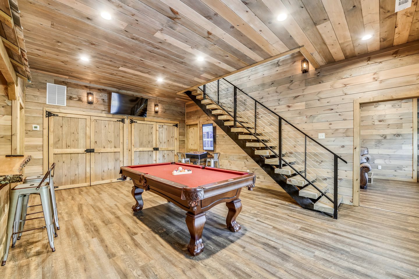 Opulent Oasis: Sevierville's Premier Luxury Cabin for Big Groups with Hot Tub