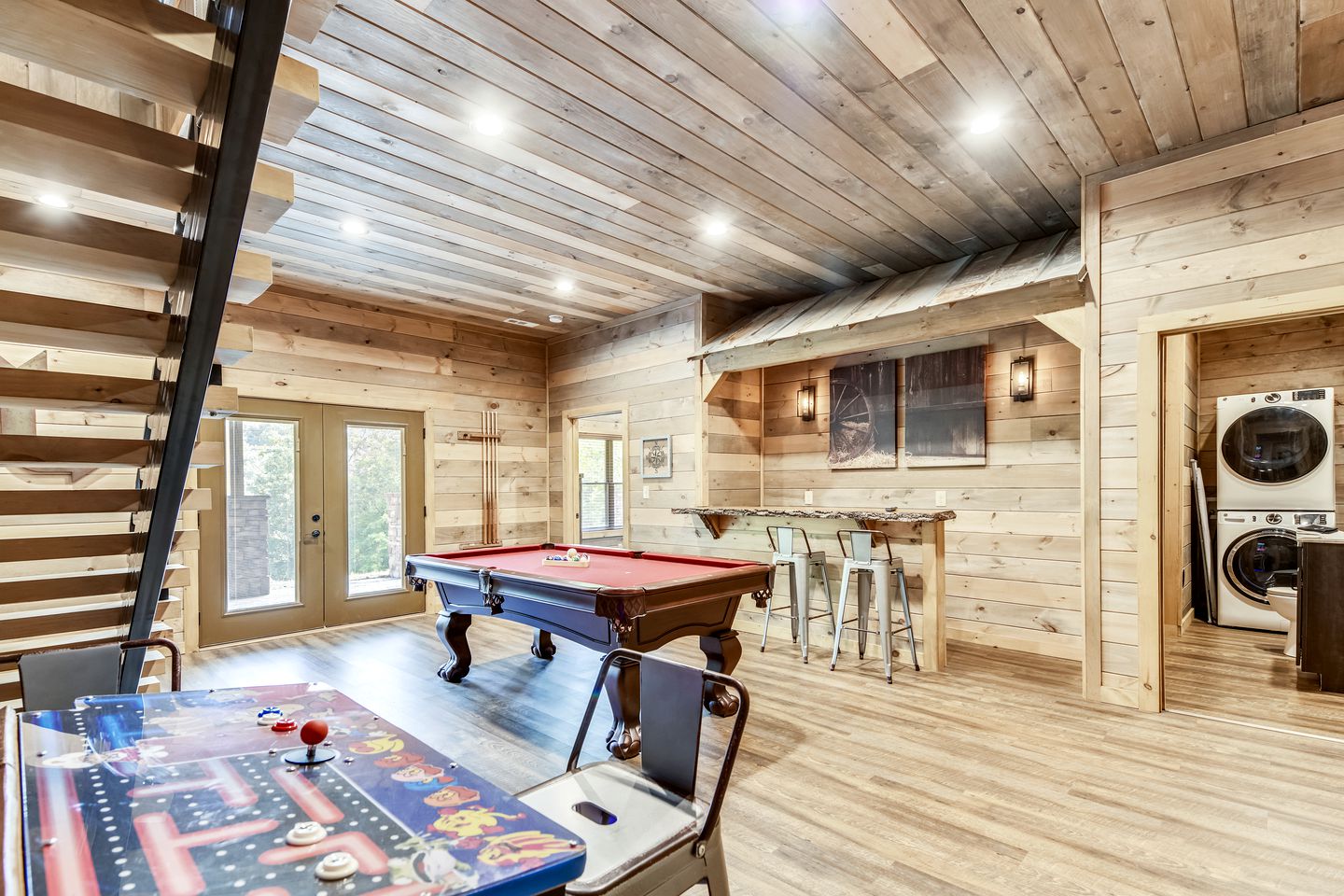 Opulent Oasis: Sevierville's Premier Luxury Cabin for Big Groups with Hot Tub