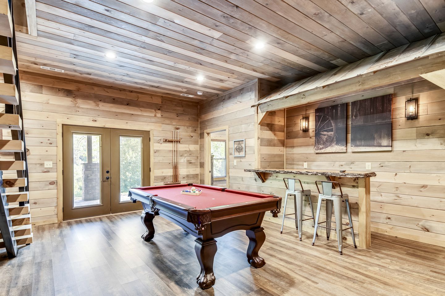Opulent Oasis: Sevierville's Premier Luxury Cabin for Big Groups with Hot Tub