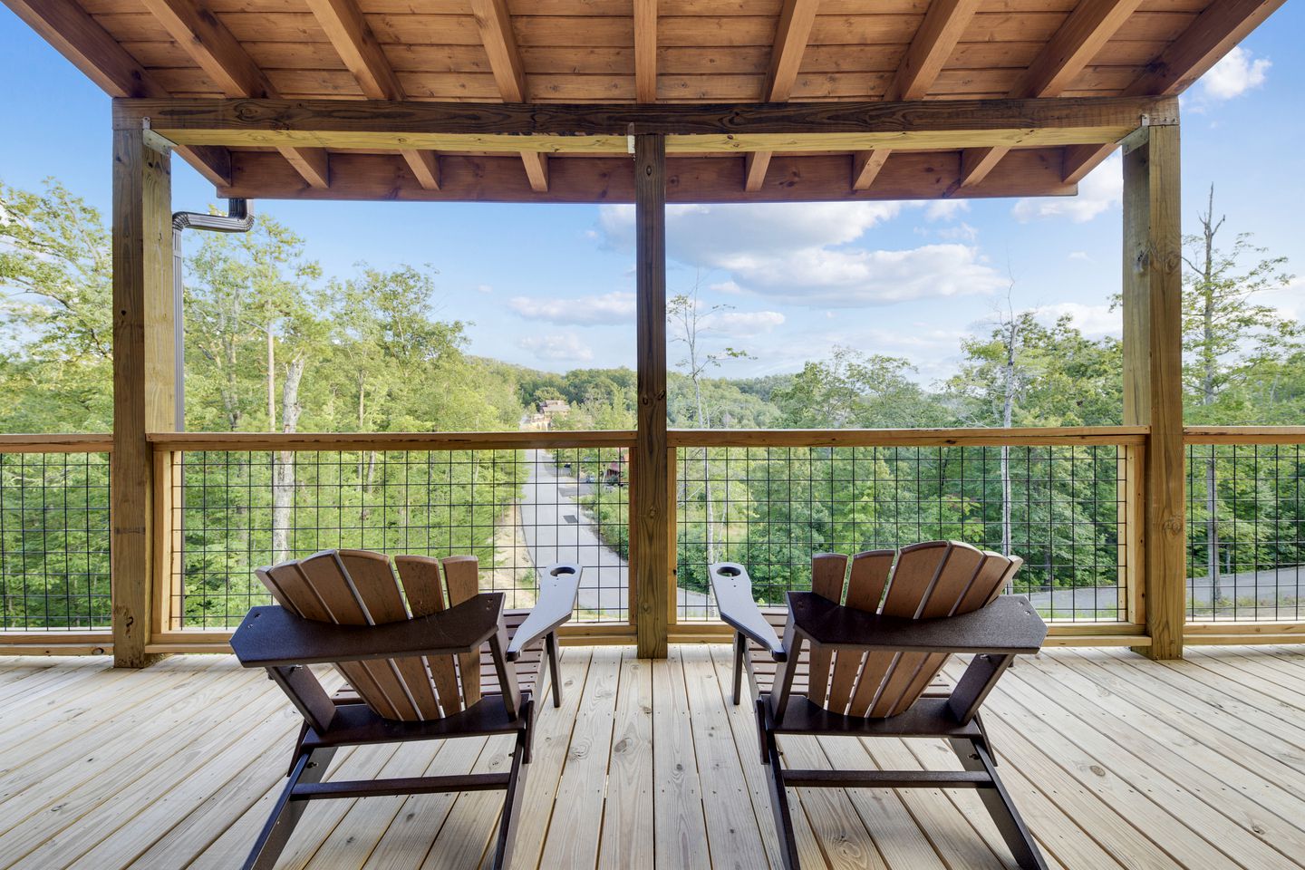 Opulent Oasis: Sevierville's Premier Luxury Cabin for Big Groups with Hot Tub