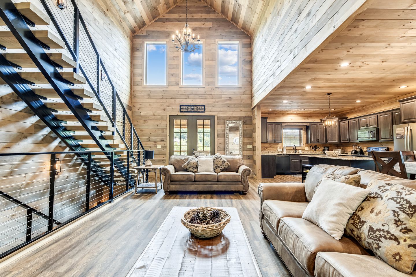 Opulent Oasis: Sevierville's Premier Luxury Cabin for Big Groups with Hot Tub