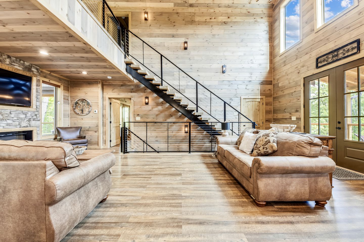 Opulent Oasis: Sevierville's Premier Luxury Cabin for Big Groups with Hot Tub