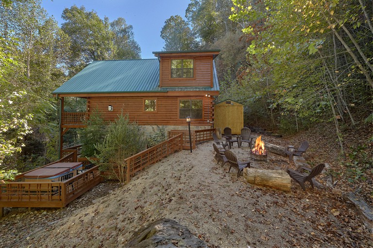 This Smoky Mountain vacation rental comes with a hot tub and is ideal for glamping in Tennessee