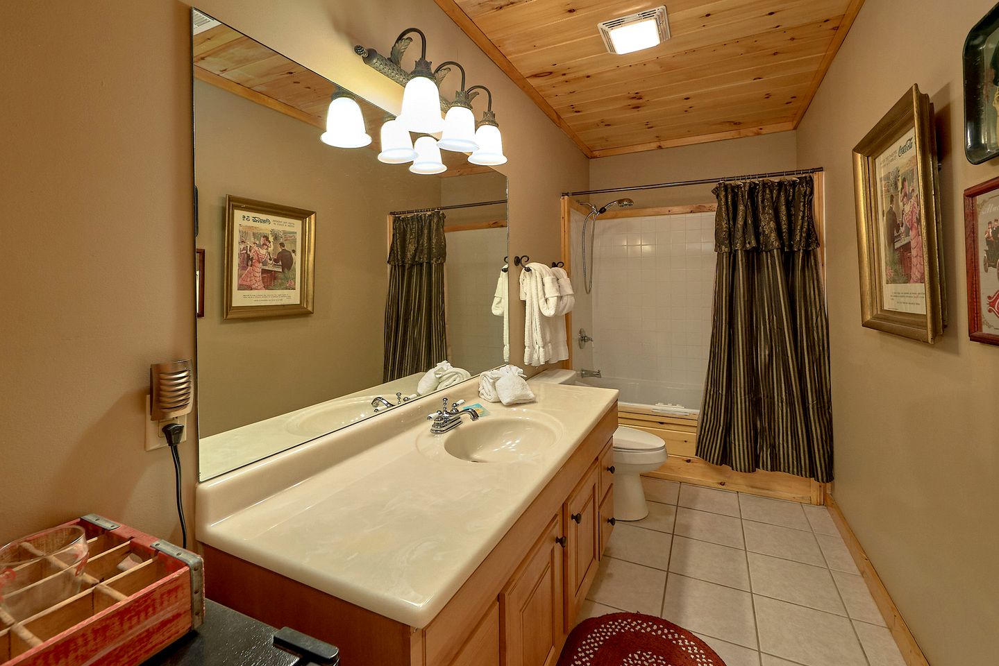 Spacious Smoky Mountain Vacation Rental with a Hot Tub