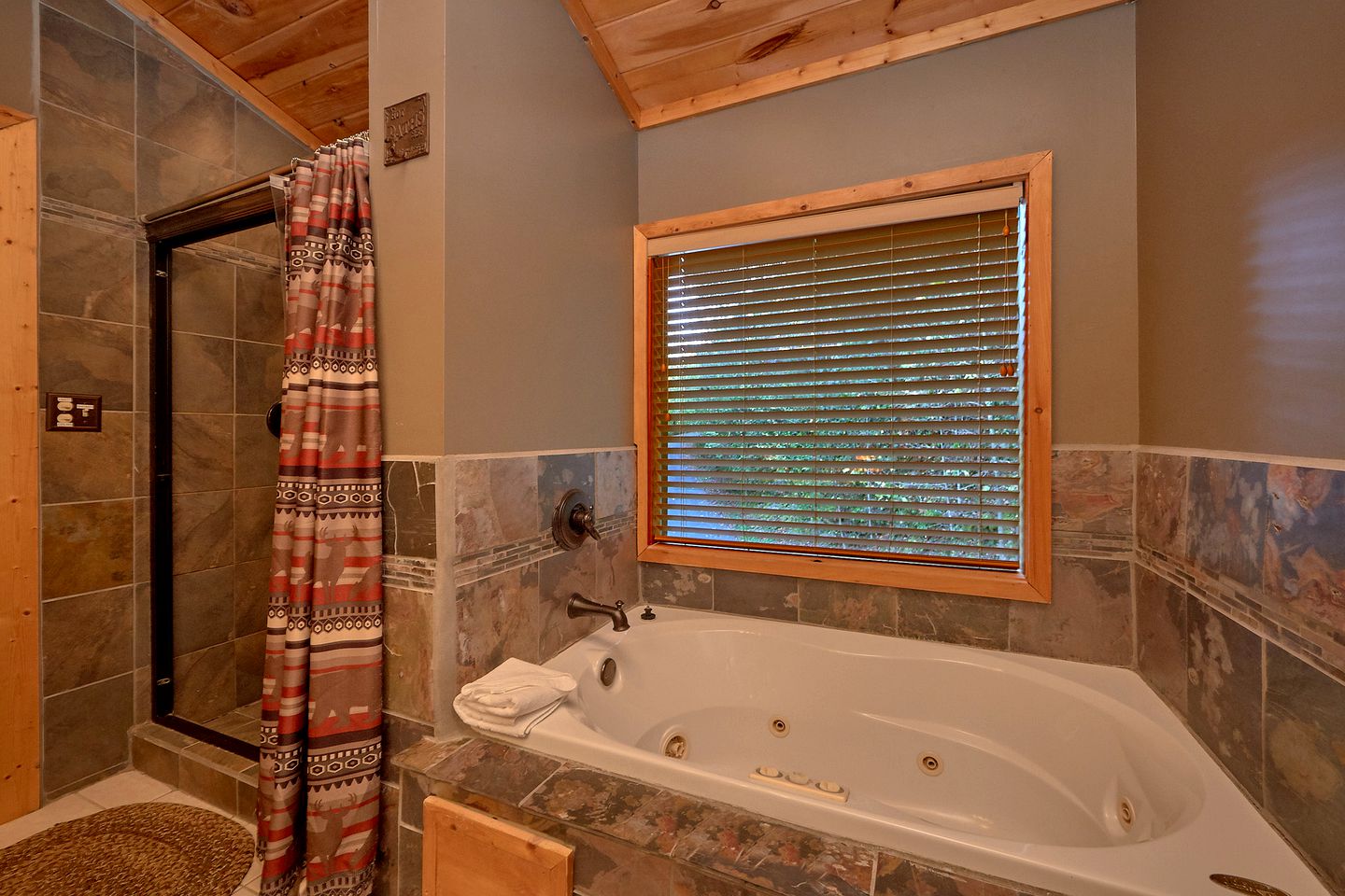 Spacious Smoky Mountain Vacation Rental with a Hot Tub